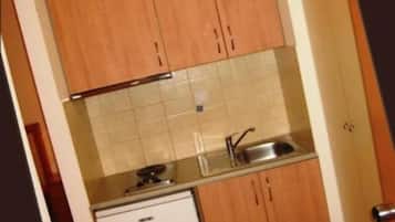 Fridge, stovetop, electric kettle, cookware/dishes/utensils