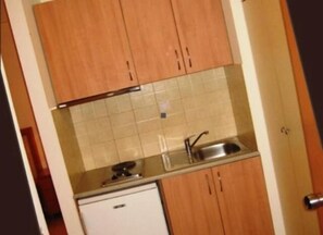 Refrigerador, placa de cocina, tetera/pava eléctrica