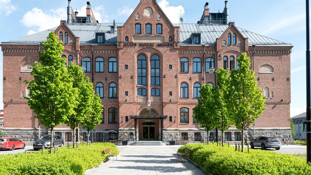A large brick building with a central entrance, multiple windows, and a symmetrical facade. - Elite Hotel Mimer (Umea)