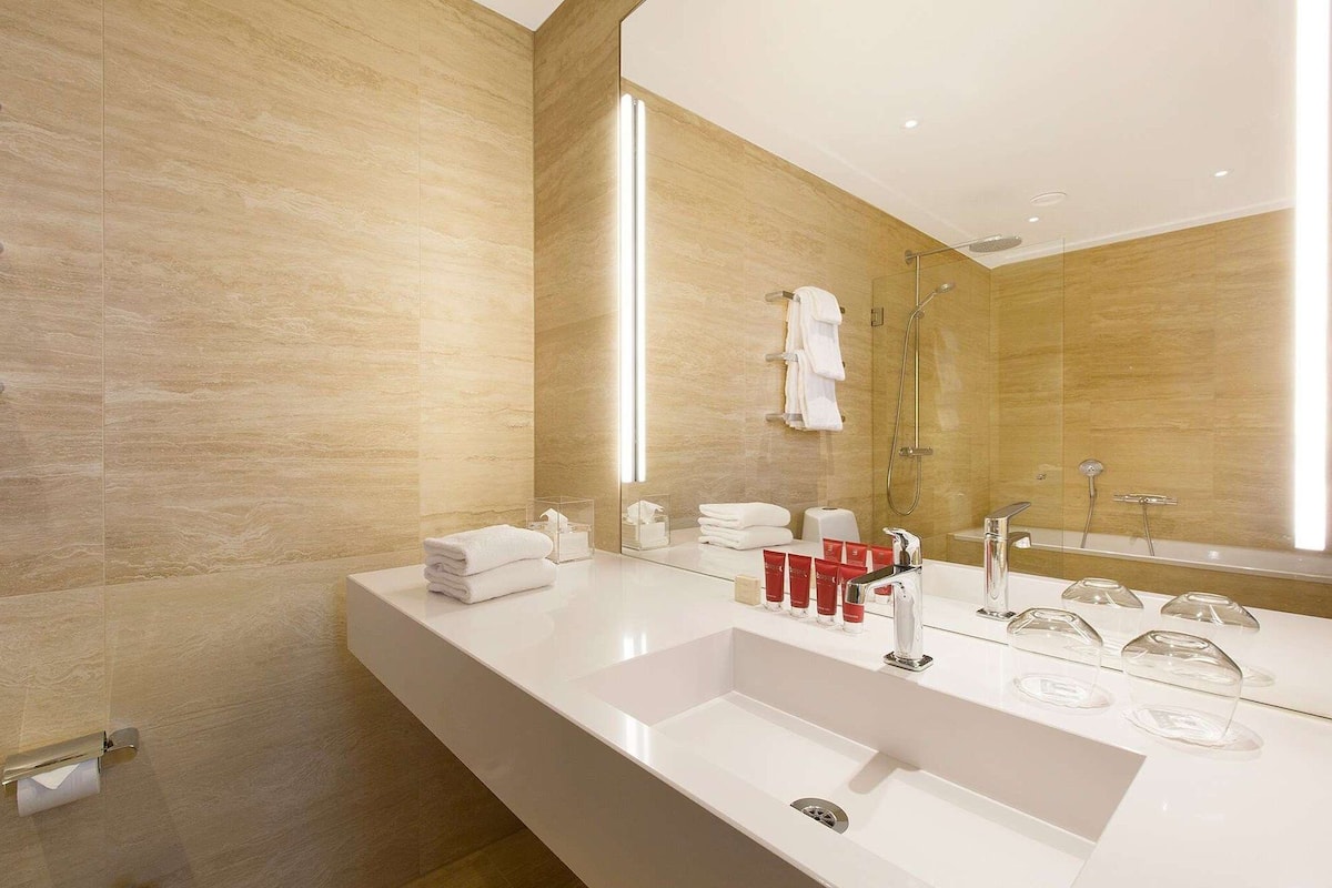 minibar, in-room safe, desk, soundproofing