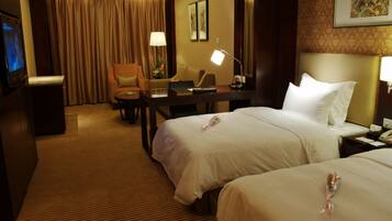 Minibar, két bảo mật tại phòng, đồng hồ báo thức