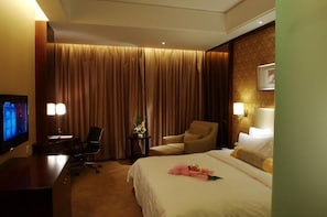 Minibar, in-room safe, alarm clocks