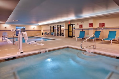 Innenpool. TownePlace Suites by Marriott Dickinson