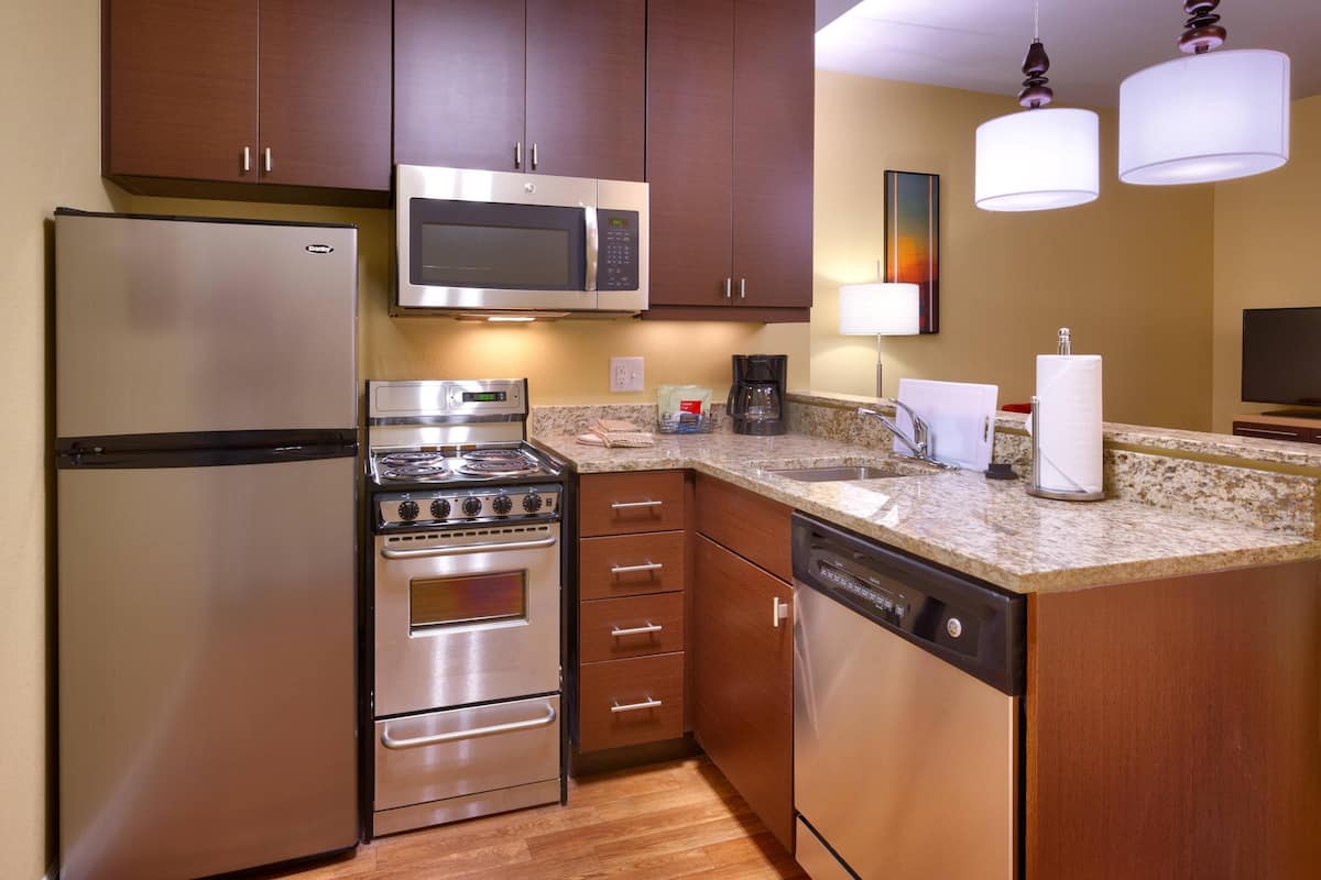 suite, 2 bedrooms | desk, iron/ironing board, free cots/infant beds, free wifi
