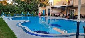 حمام سباحة