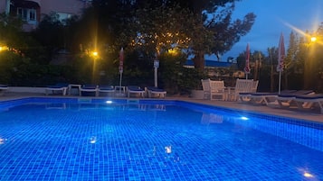 Outdoor pool, pool umbrellas, sun loungers