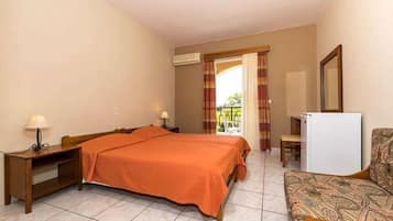 Basic Double or Twin Room | Desk, free WiFi, bed sheets