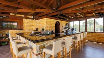 Bar (en la propiedad)