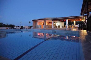 Outdoor pool - Mareva Apartments (Hersonissos)