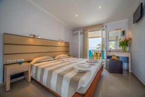 Minibar, in-room safe, desk, soundproofing - Natalie (Zakynthos)