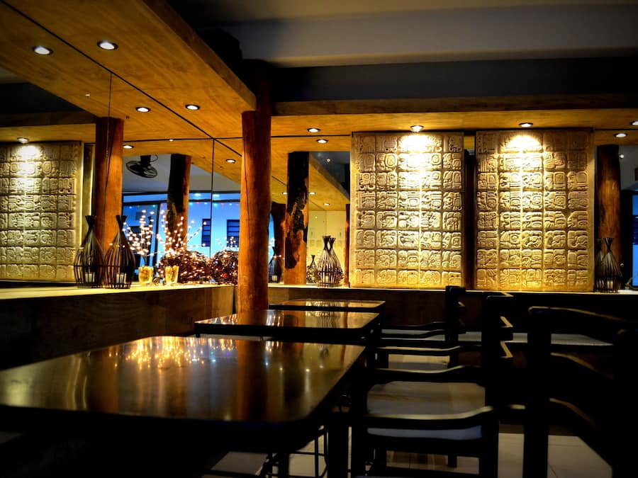 Una televisión de pantalla plana