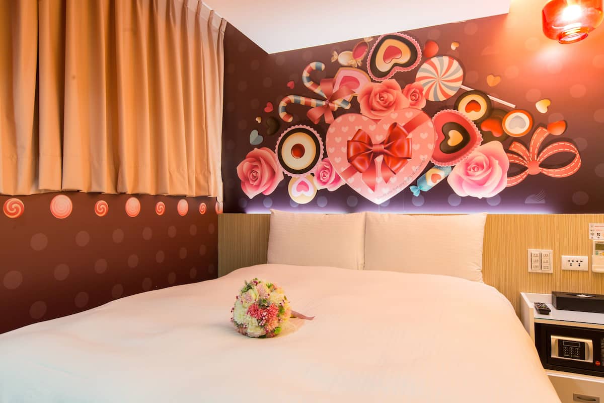 Tweepersoonskamer | Luxe beddengoed, een kluis op de kamer, een bureau, gratis wifi