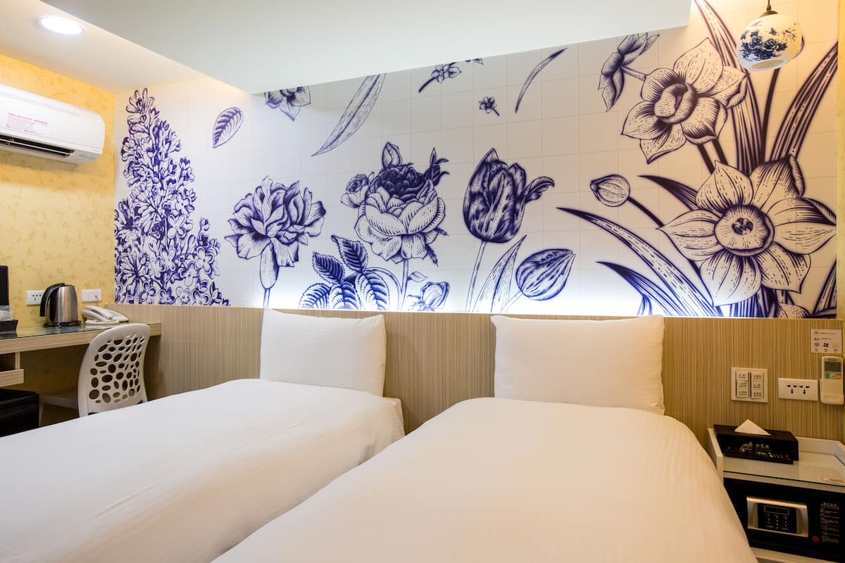 Luxe kamer, geen ramen | Luxe beddengoed, een kluis op de kamer, een bureau, gratis wifi