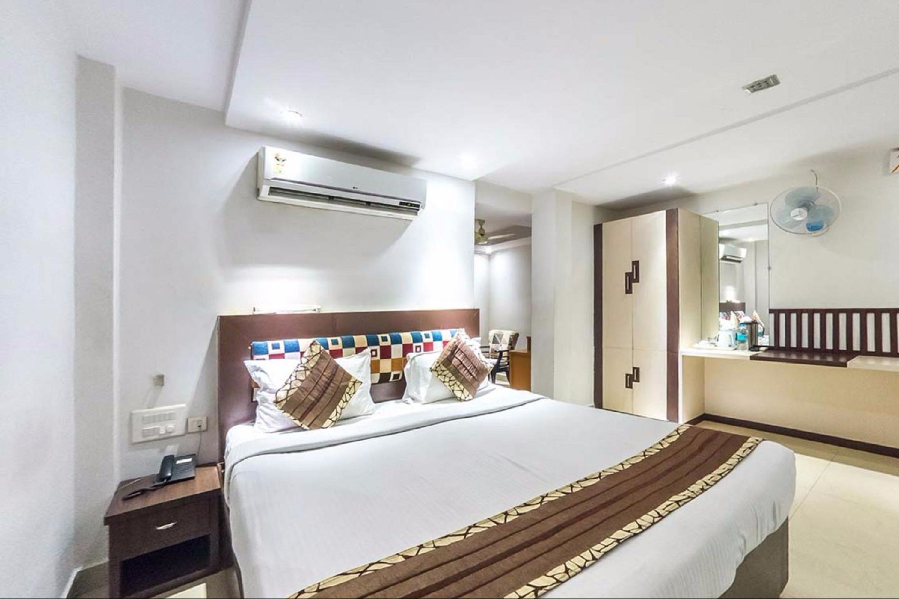 Premium Suite | Safe