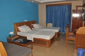 Deluxe Double Room | Minibar, in-room safe, cribs/infant beds