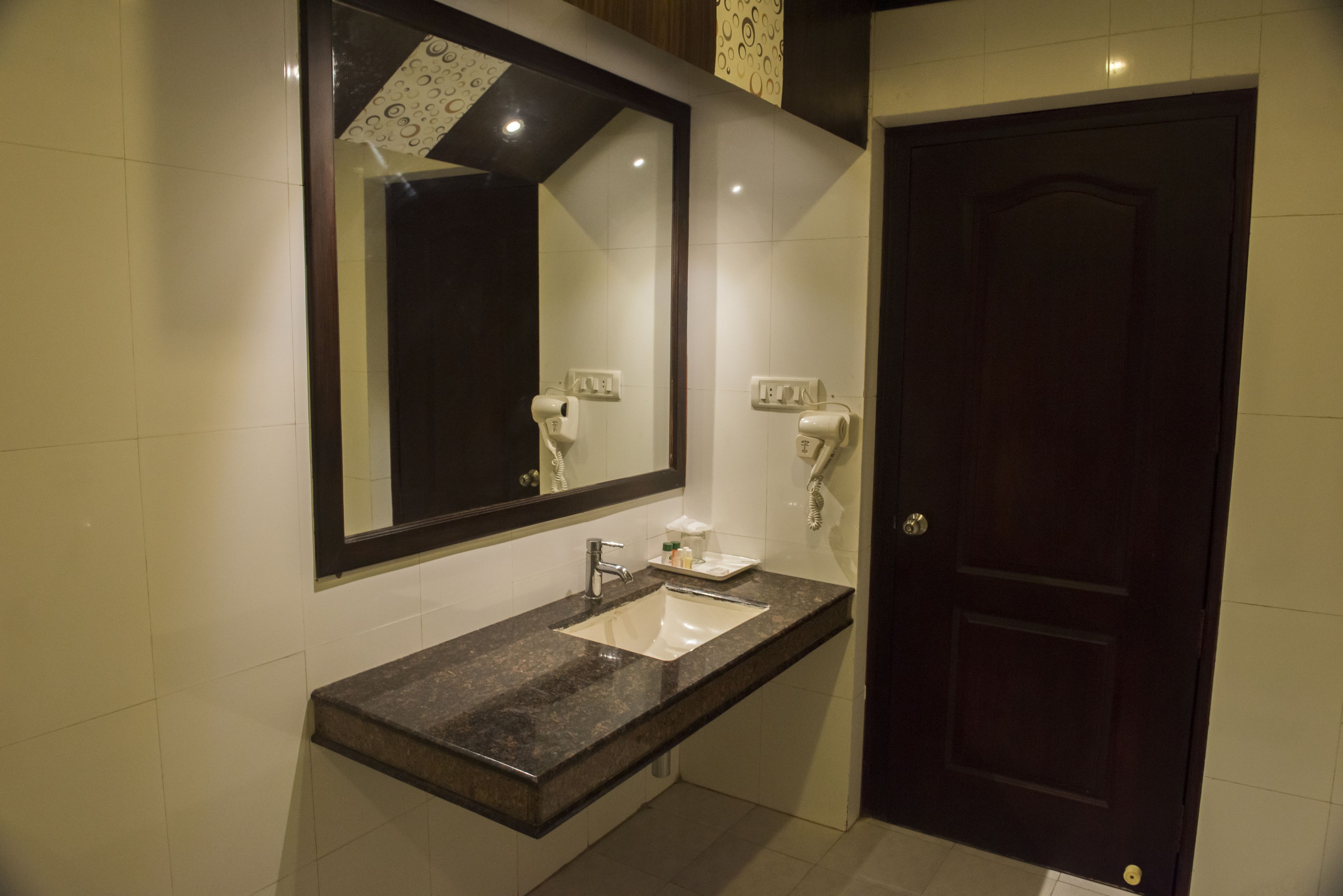 junior suite ( a/c ) | bathroom | separate bathtub and shower, rainfall showerhead, free toiletries