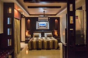 Junior Suite ( A/C ) | 1 bedroom, premium bedding, minibar, in-room safe