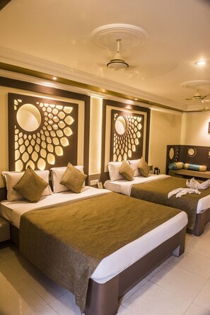 Family Room, 1 Bedroom | 1 bedroom, premium bedding, minibar, in-room safe - Hotel Pushpak (Bhubaneshwar)