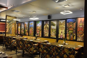 3 restaurants, international cuisine