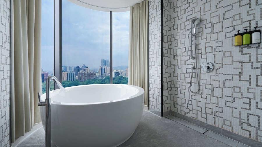 Hotel Indigo Kaohsiung Central Park by IHG