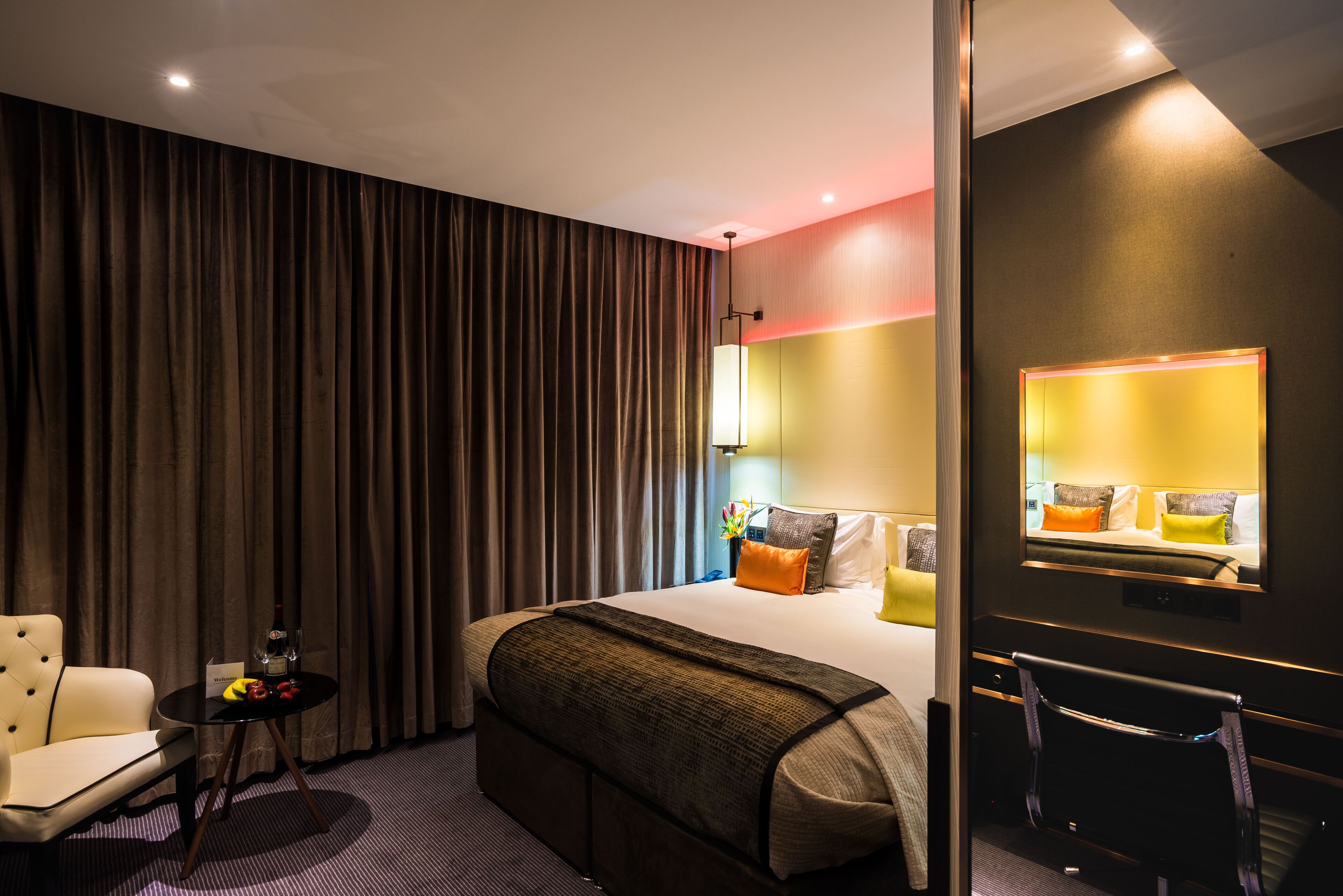 montcalm club | 1 bedroom, minibar, in-room safe, desk