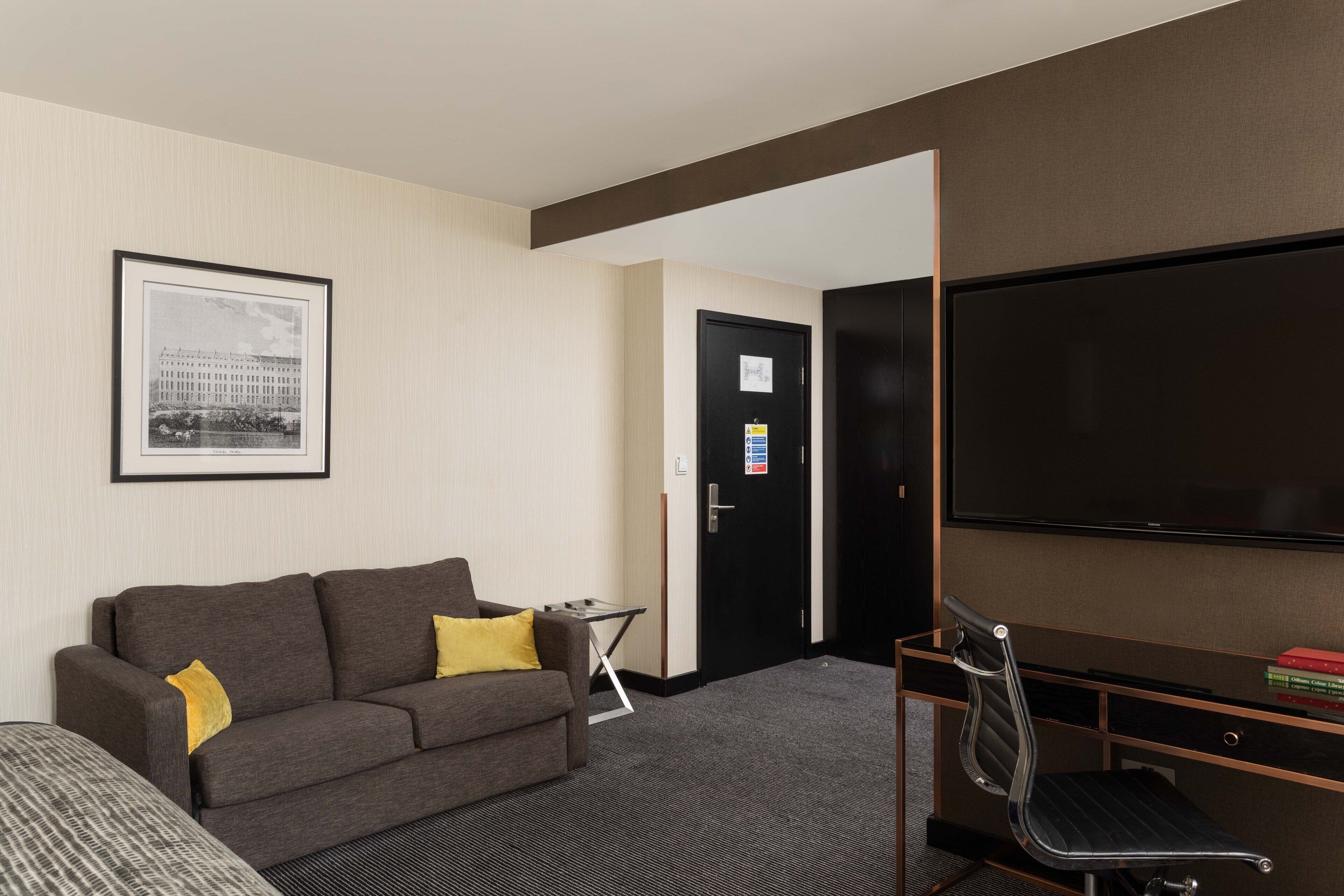 junior suite | living area | 55-inch plasma tv with premium tv channels, tv