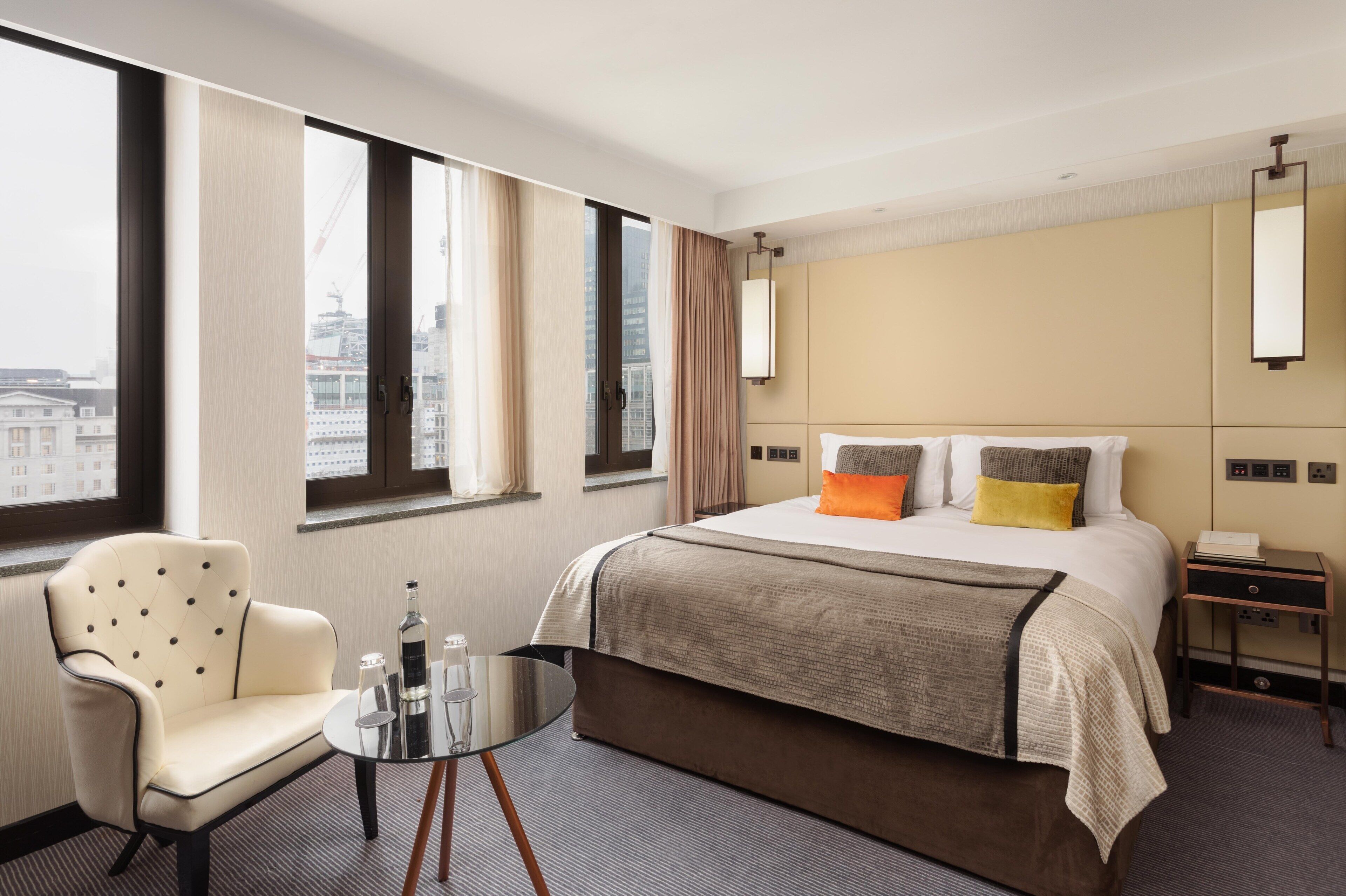 quadruple room | 1 bedroom, minibar, in-room safe, desk