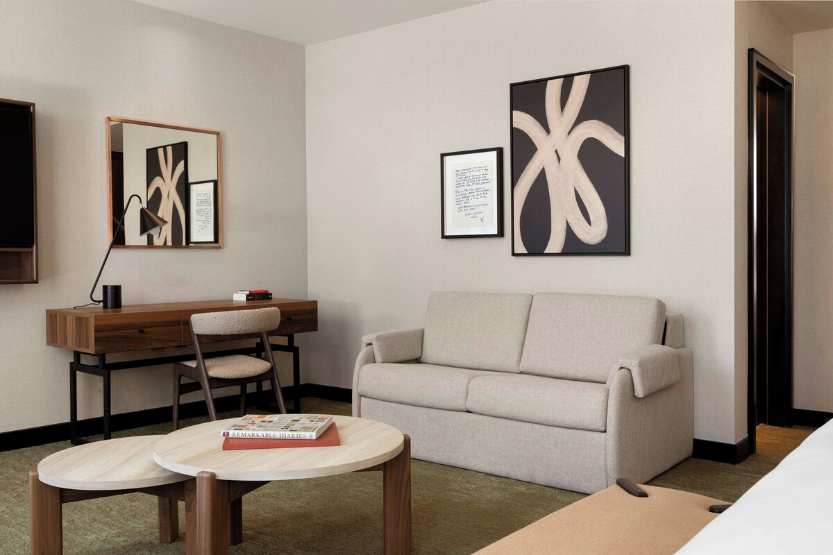 Junior Suite, 1 King Bed, City View | Minibar, in-room safe, desk, laptop workspace