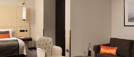 Studio Suite | Living area | 55-inch plasma TV with premium TV channels, TV