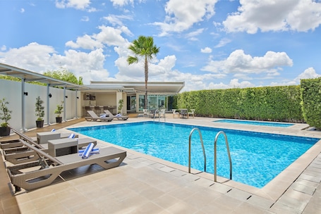 Outdoor pool, pool umbrellas, sun loungers