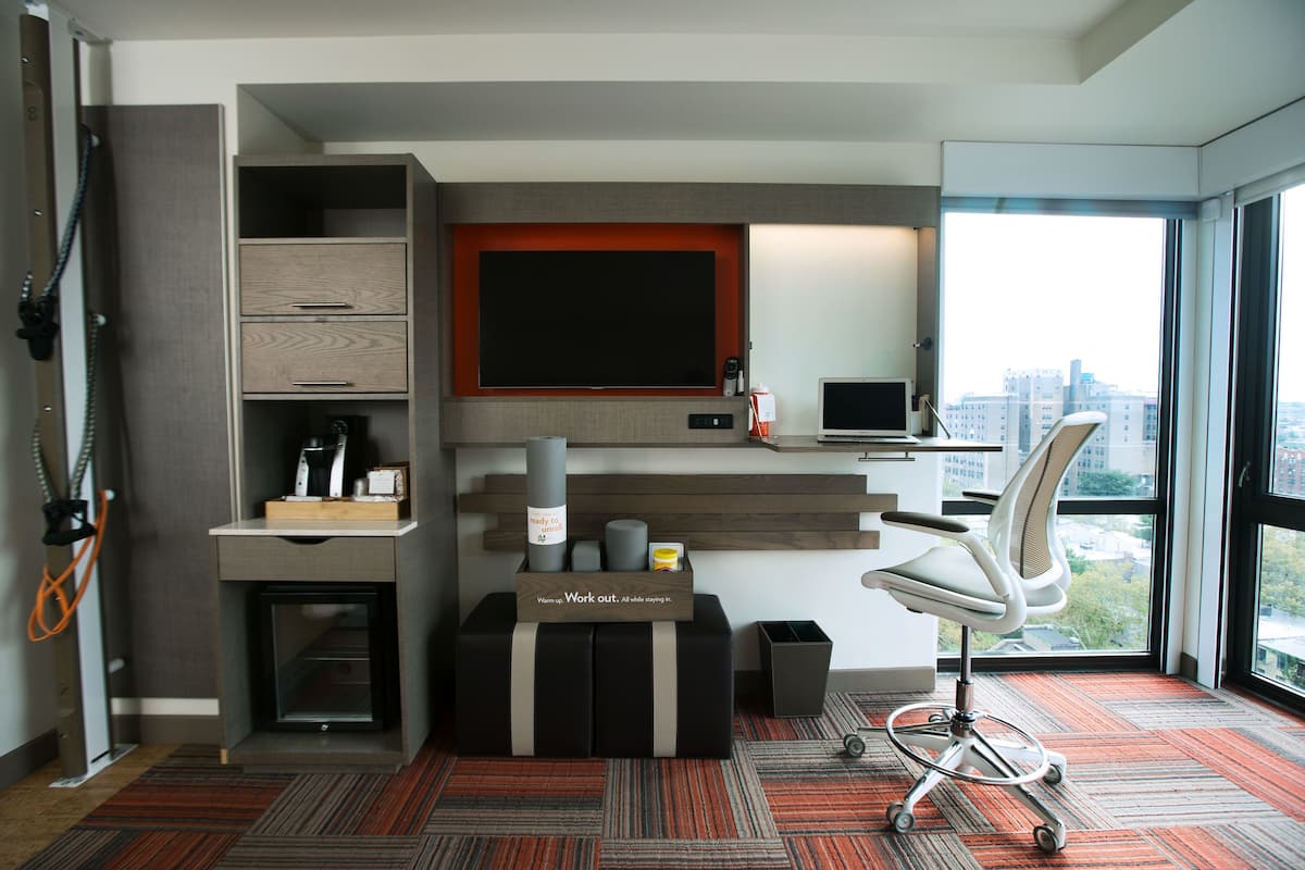 1 bedroom, premium bedding, in-room safe, desk