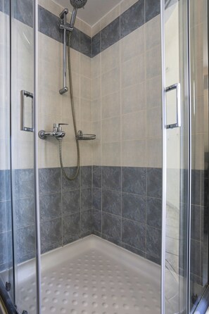 Panoramic Penthouse | Bathroom - Skinos Apartments and Studios (Agios Vasileios)