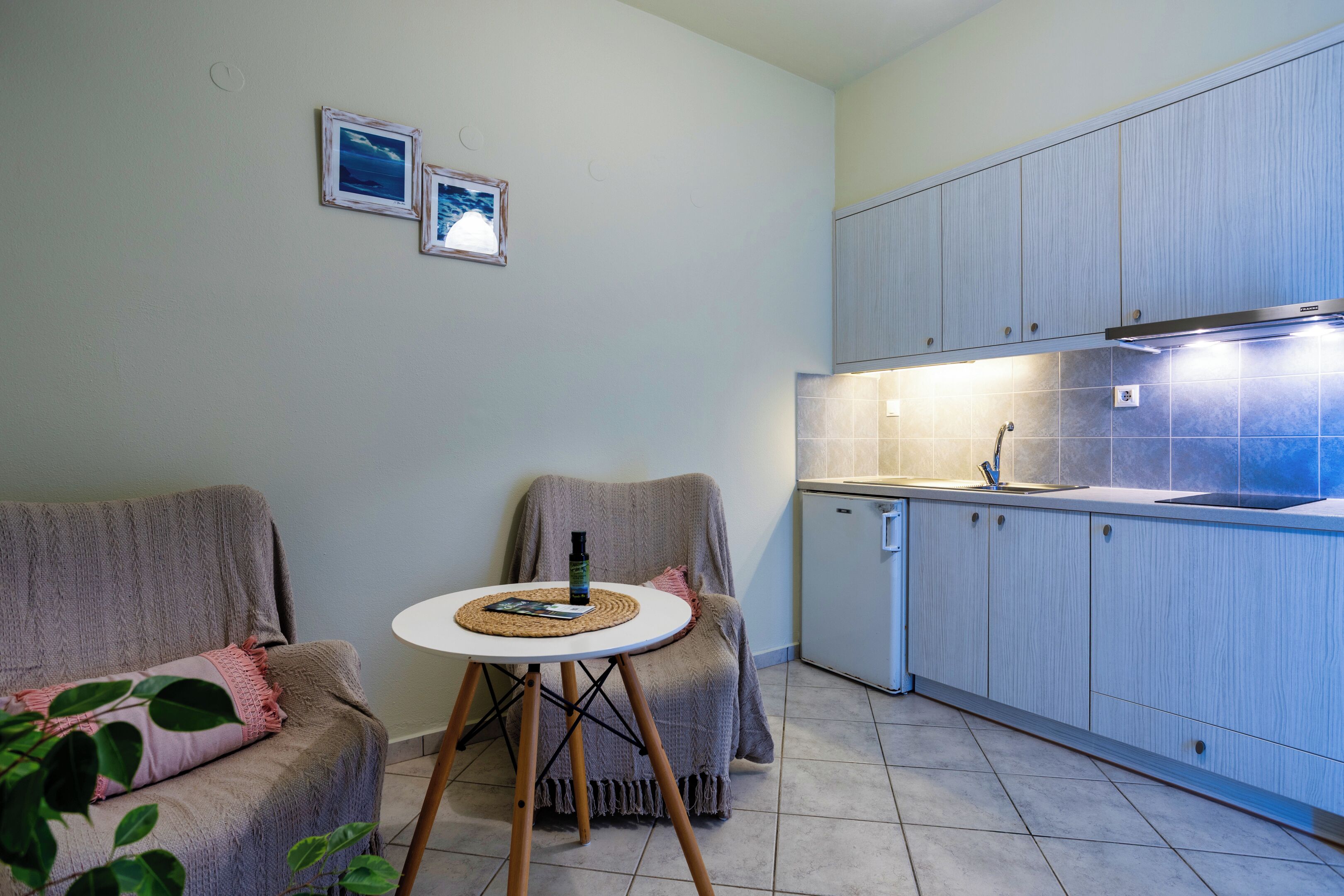 Panoramic-Penthouse | Eigene Küche | Kühlschrank, Herdplatte, Wasserkocher mit Kaffee-/Teezubehör
