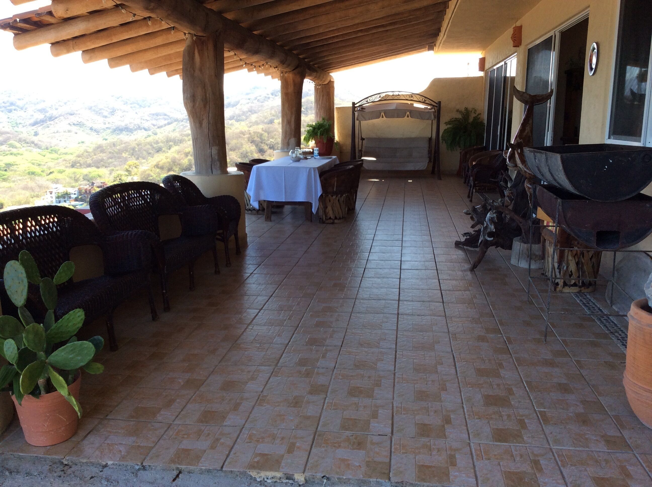 32-Zoll-Flachbildfernseher mit Satellitenempfang, Fernseher