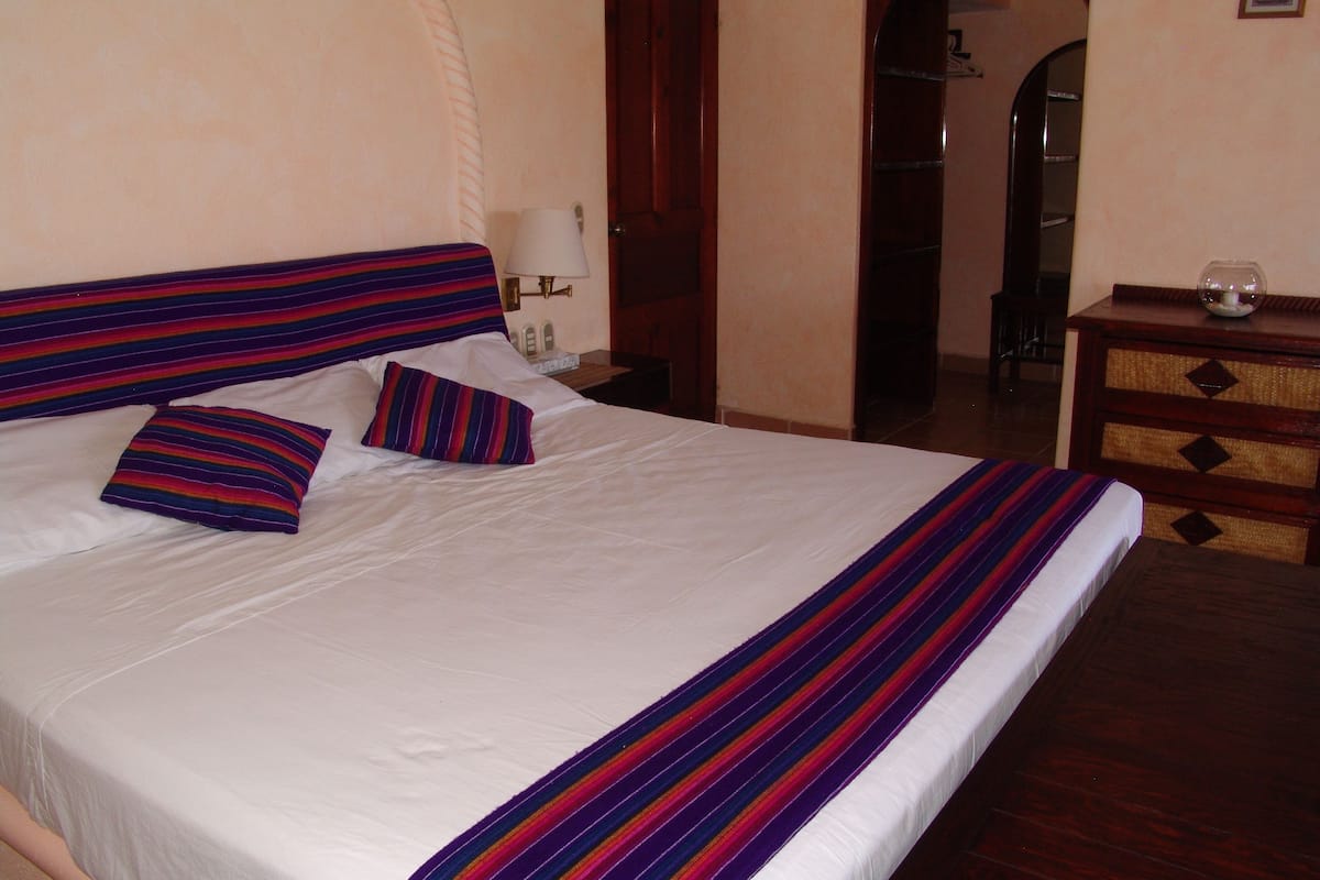 1 bedroom, in-room safe, individually decorated, individually furnished