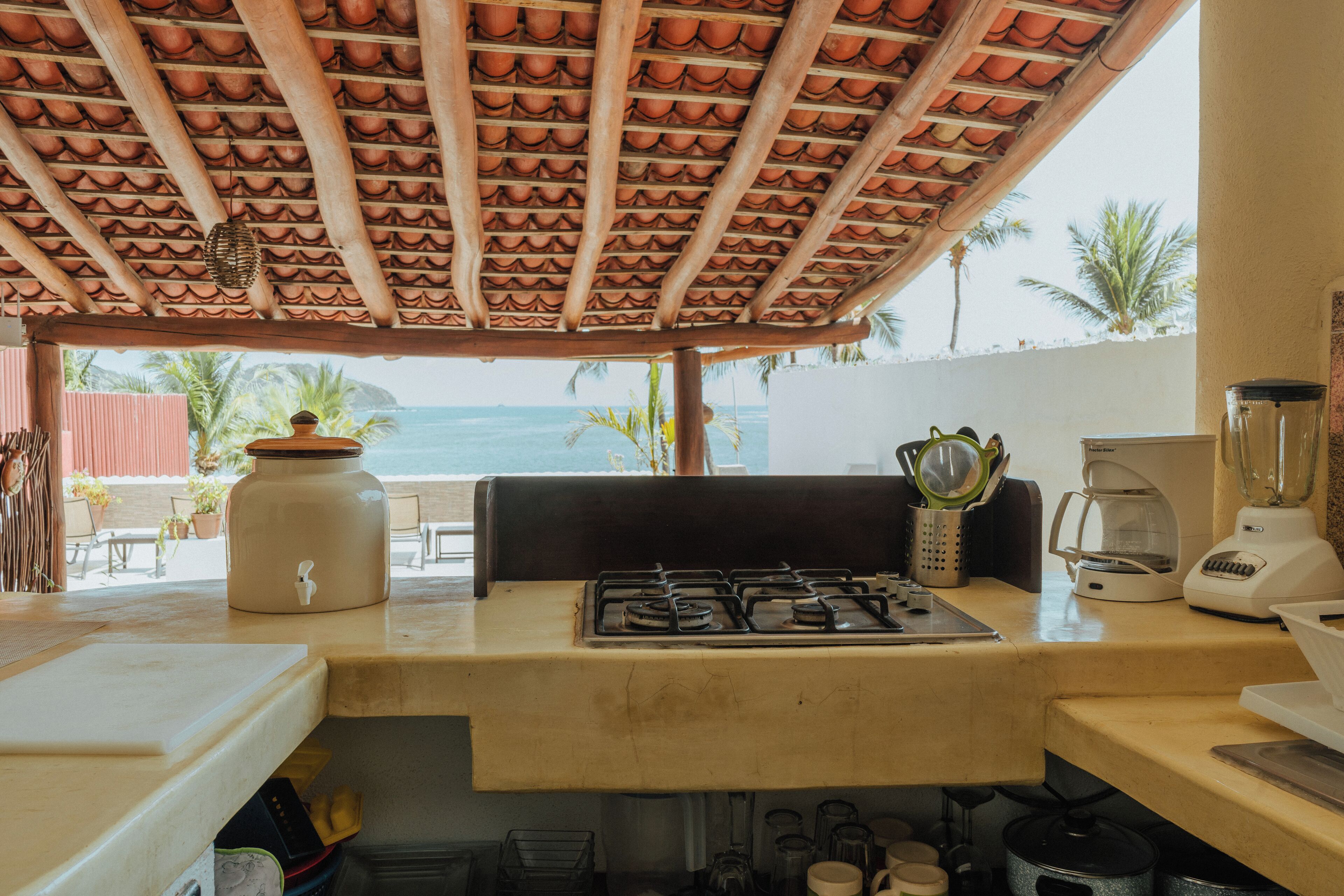 Suite, 1 cama King size | Cocina privada | Refrigerador con congelador, cafetera y tetera y tostadora 