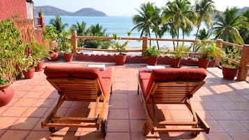 Suite superior, 2 habitaciones | Vista a la playa o el mar