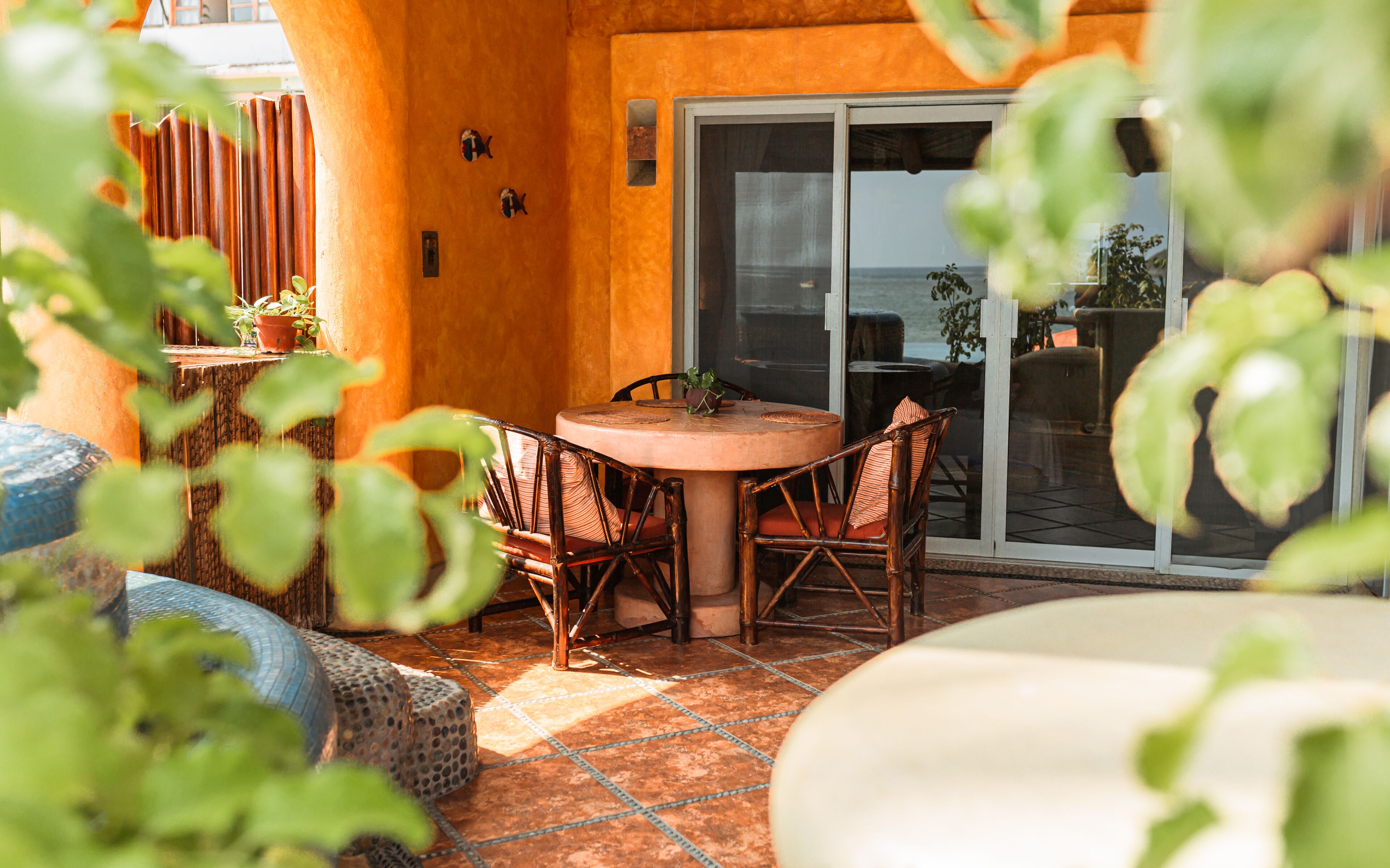 Suite Junior, 1 très grand lit, baignoire à jets | Terrasse/patio