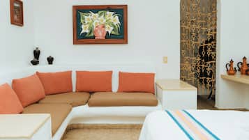 Suite, 2 camas matrimoniales | Ropa de cama hipoalergénica y caja de seguridad en la habitación