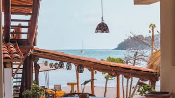 Suite – comfort, 1 kingsize-seng, delvis sjøutsikt | Terrasse/patio