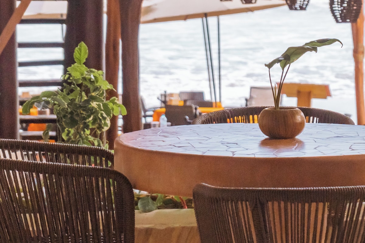 Comfort Suite, 1 King Bed, Partial Sea View | Terrace/patio