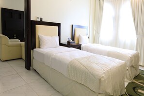 Premium bedding, individually decorated, individually furnished, desk - Remas Hotel Suites (Seeb)