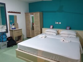 Quarto casal standard | Wi-Fi de cortesia, roupa de cama, acesso para cadeiras de rodas