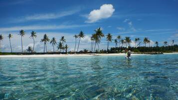 White sand, sun-loungers, scuba diving, snorkelling