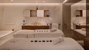 Sauna seca, banheira de hidromassagem, massagens com pedras quentes