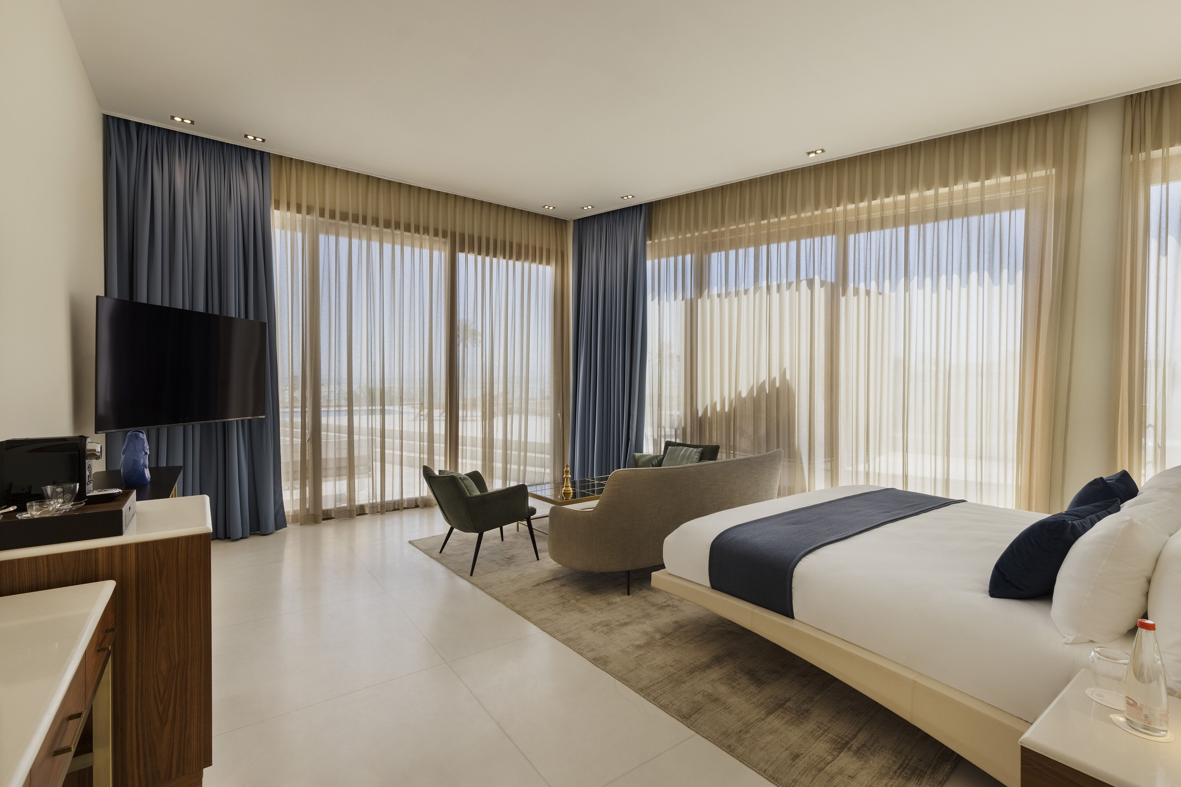 Villa, Private Pool (Queen) | Minibar, in-room safe, desk, blackout drapes