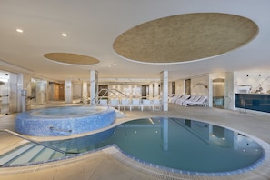 Indoor spa tub