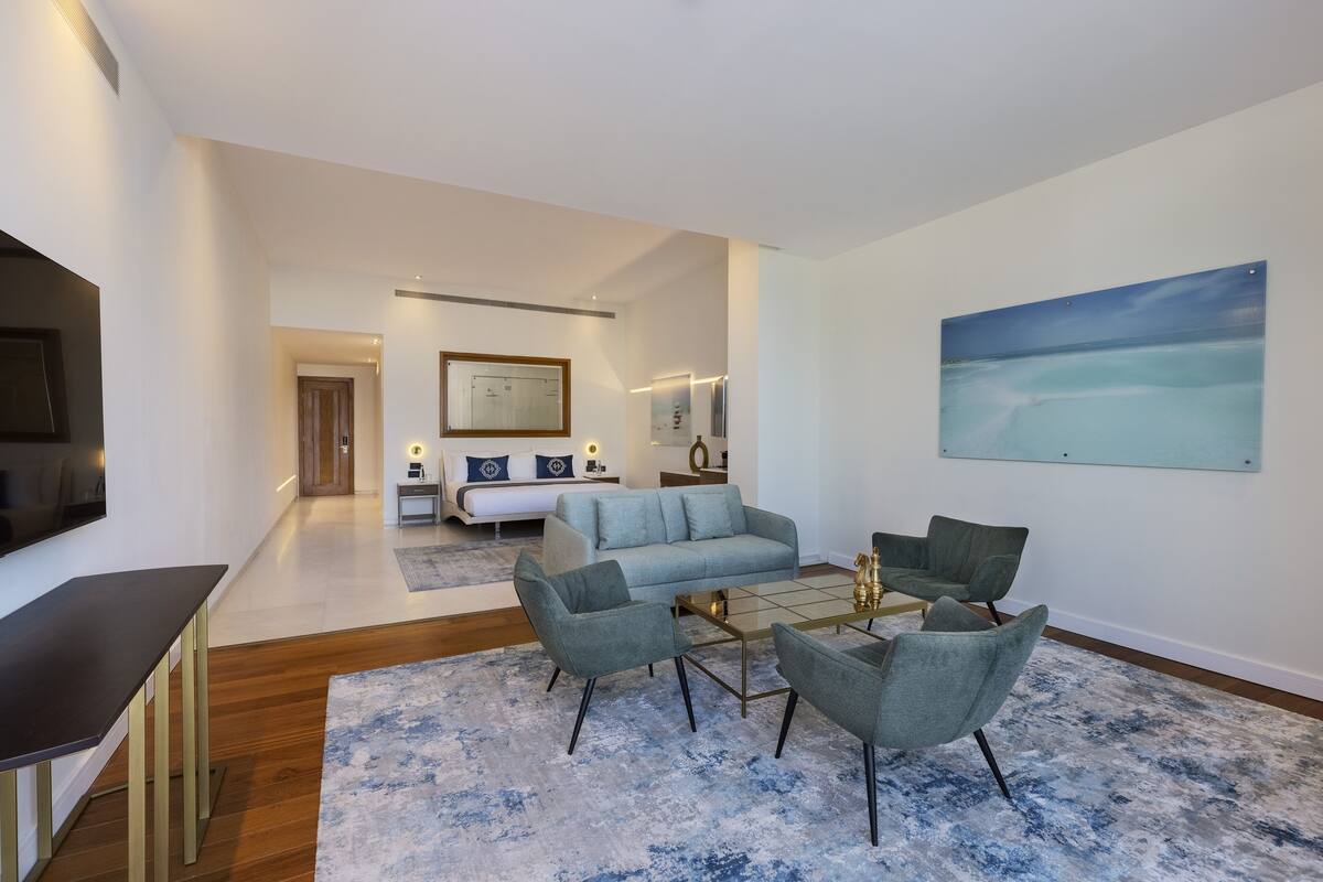 Villa – royal, privat basseng | Minibar, safe på rommet, skrivebord og blendingsgardiner