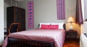 Rollaway beds, free WiFi - Restdot Hostel (Bangkok)