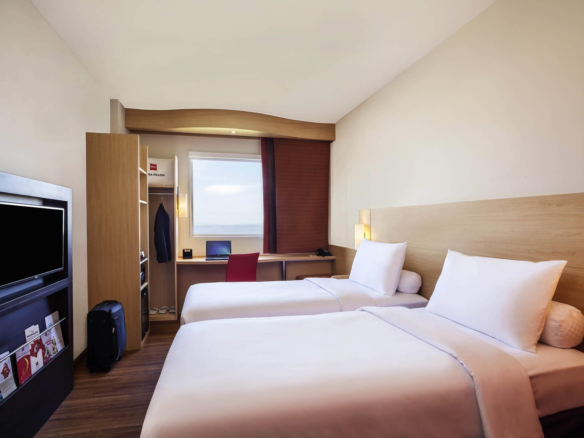 Superior Room, 2 Twin Beds | Minibar, in-room safe, desk, laptop workspace